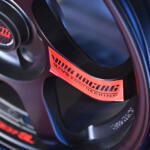 RAYSの絶大な人気にあやかって……RAVSってダメだろ！　台湾では怪しすぎるパクリホイールが堂々と売られていた