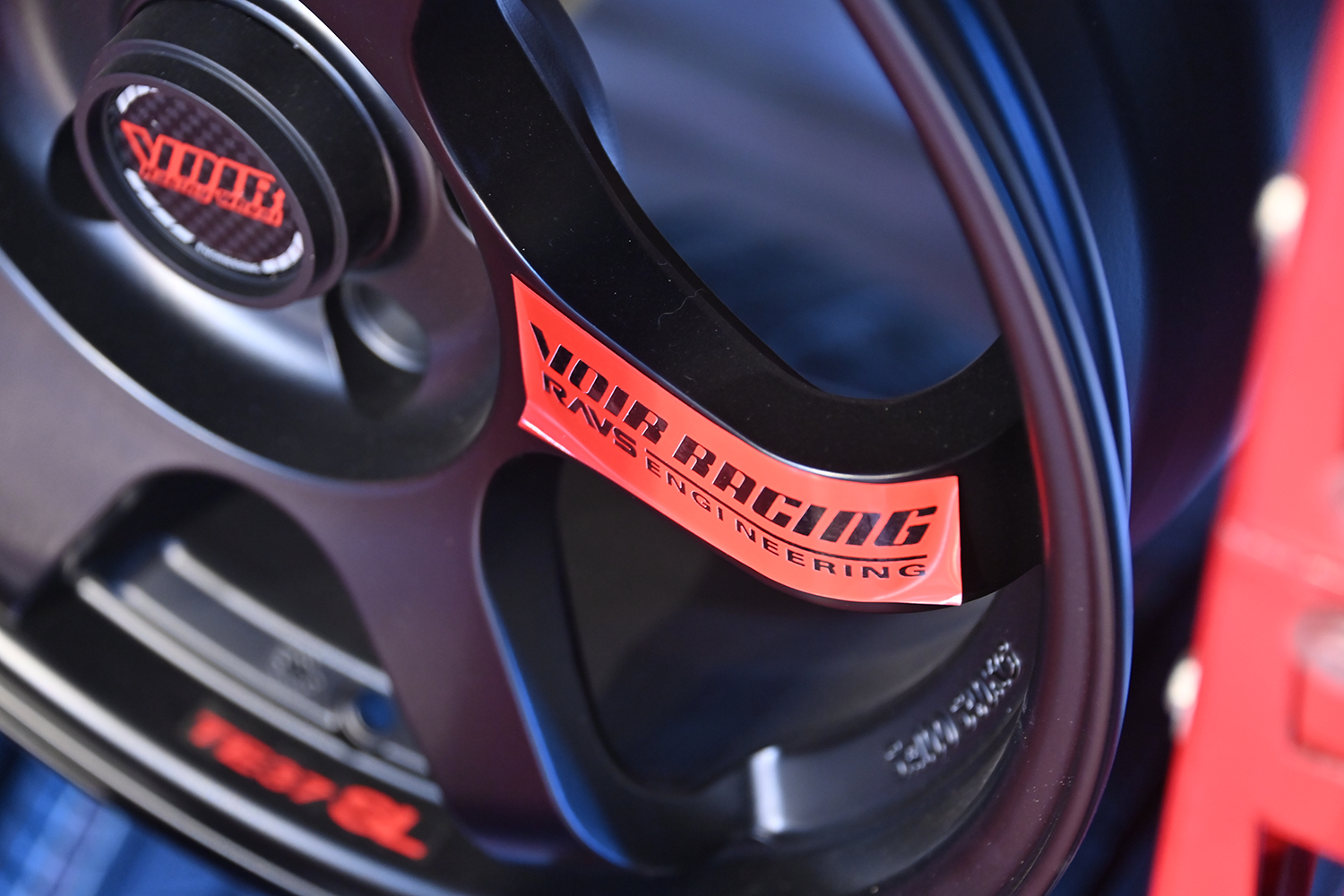 危なすぎるパチモノホイールが正規品の隣で堂々と売られていた