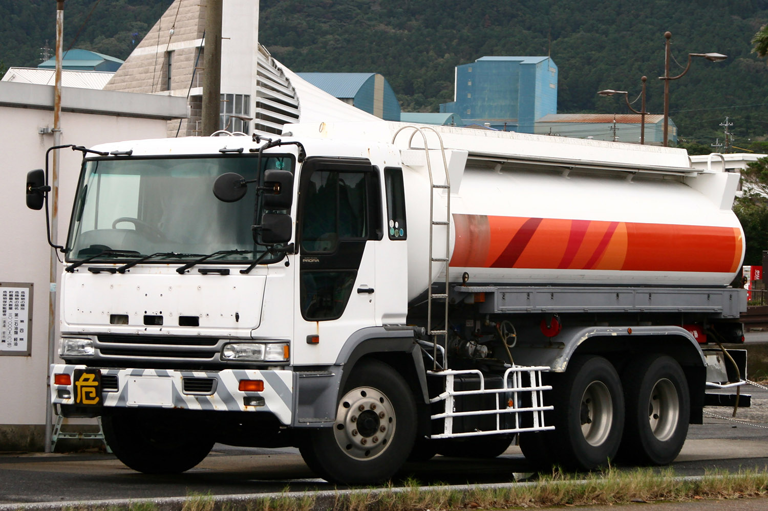 タンクローリーのイメージ