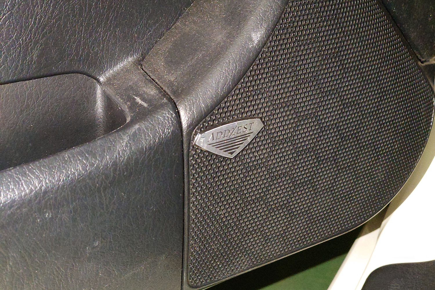 アゼストのスピーカーのイメージ