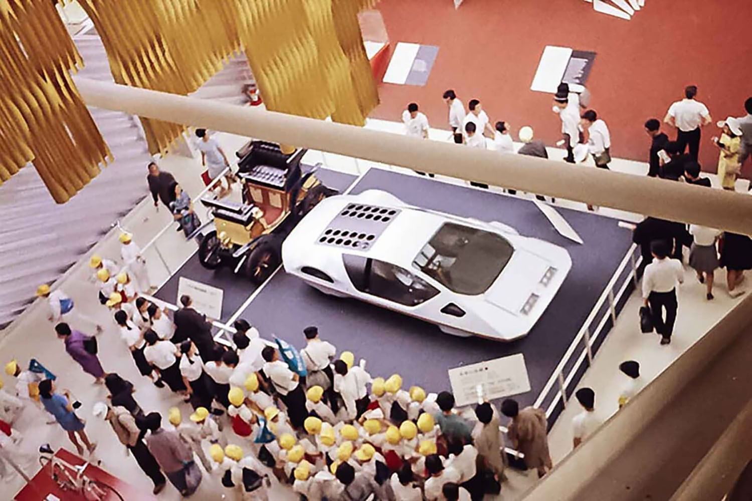 大阪万博に展示されたフェラーリ・モデューロ