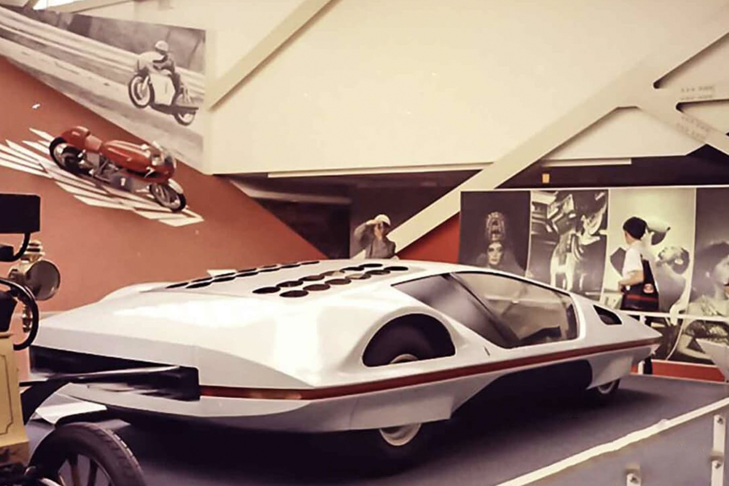 大阪万博に展示されたフェラーリ・モデューロ