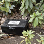 【画像】大都会の道路脇に謎のブラックボックスを多数発見！　怪しげな箱の中身とは？ 〜 画像1