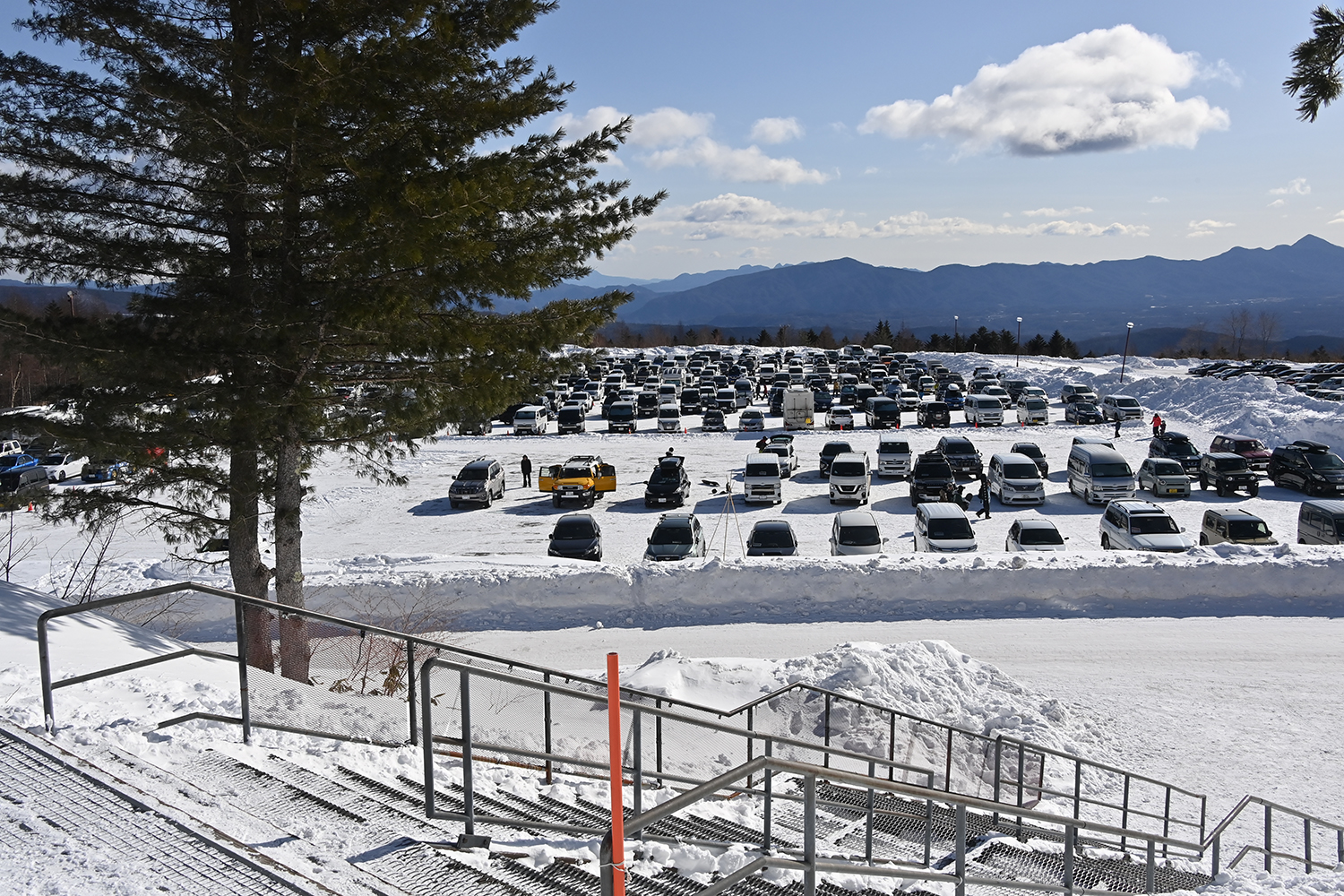 スキー場へはボロいクルマで行った方が気がラクな理由 〜 画像1