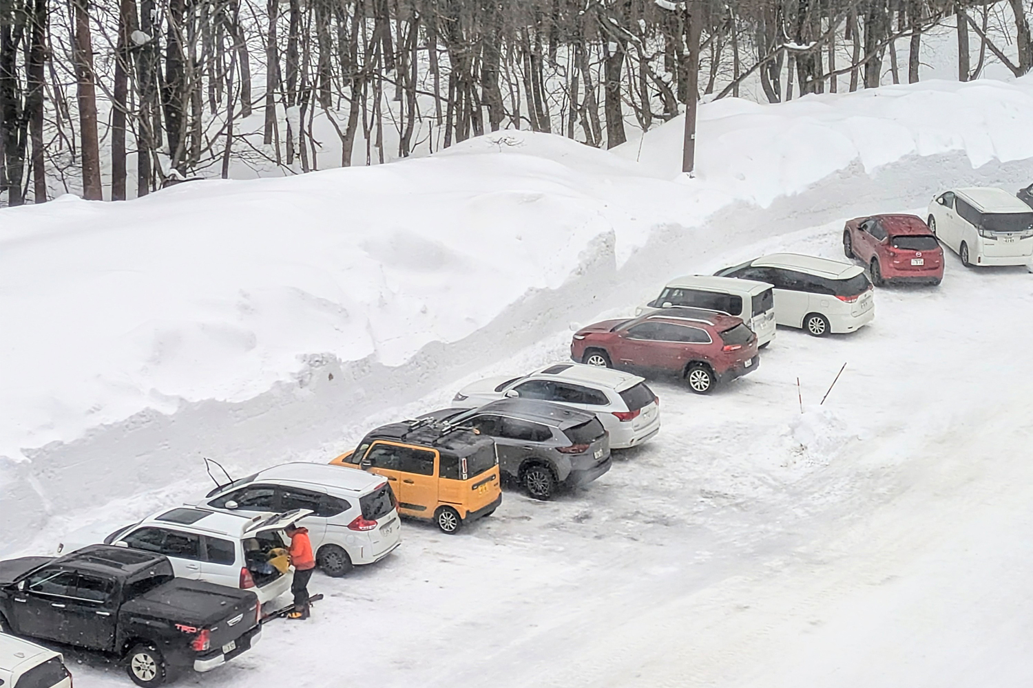 スキー場の駐車場のイメージ 〜 画像12