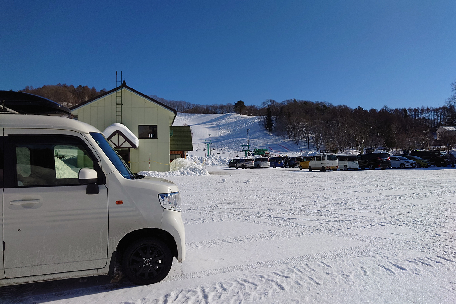スキー場へはボロいクルマで行った方が気がラクな理由 〜 画像5