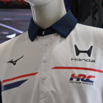 ミズノとクルマ業界との繋がりがますます太くなる！　HRCに提供するウェアの現物がついに登場【大阪オートメッセ2026】