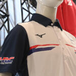 【画像】ミズノとクルマ業界との繋がりがますます太くなる！　HRCに提供するウェアの現物がついに登場【大阪オートメッセ2026】 〜 画像27