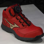 【画像】ミズノとクルマ業界との繋がりがますます太くなる！　HRCに提供するウェアの現物がついに登場【大阪オートメッセ2026】 〜 画像35