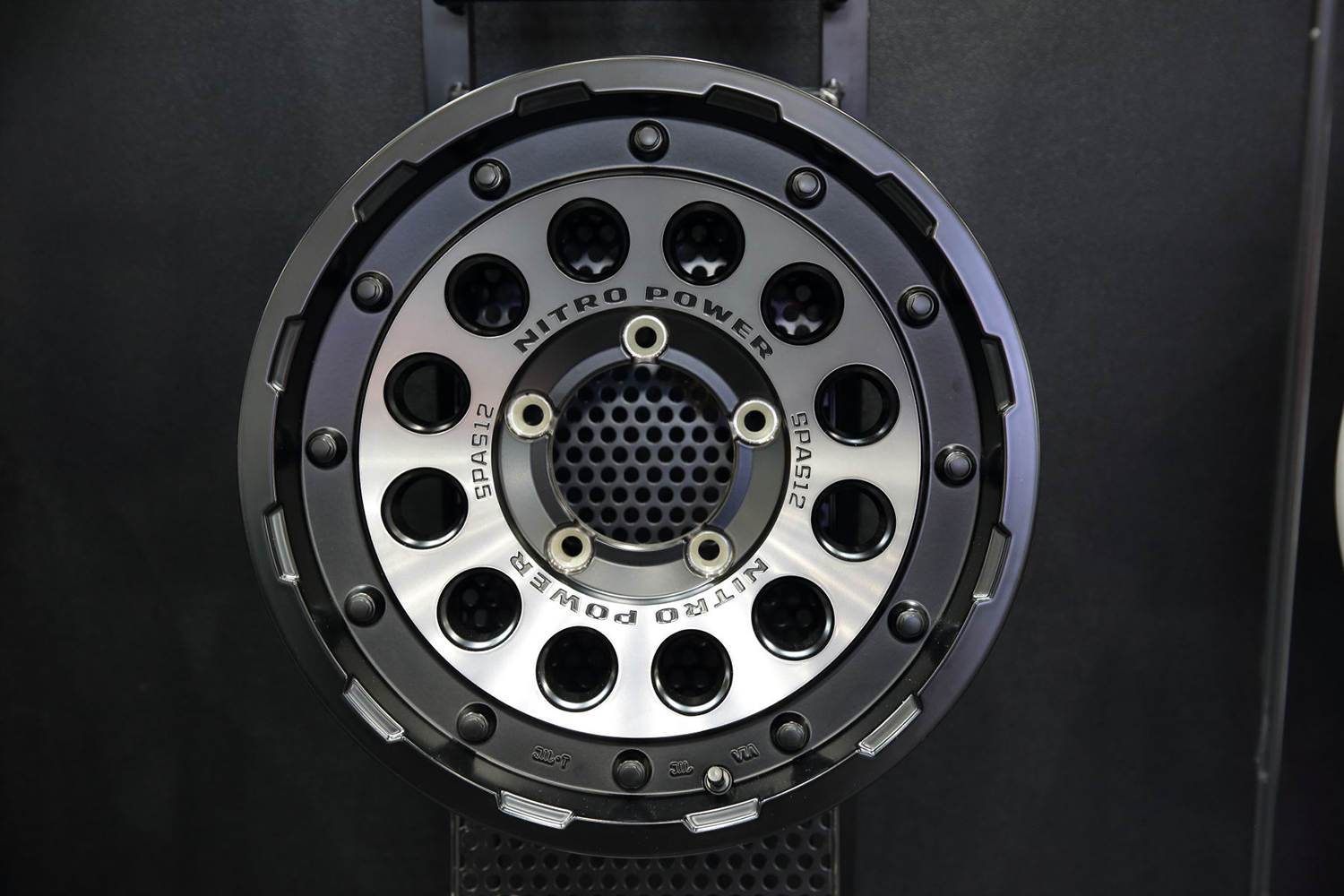 守備範囲の広さば武器のMIDが話題のホイールを堂々展示【大阪オートメッセ2026】 〜 画像5