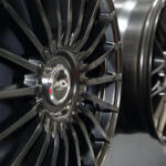 【画像】ミニバンもSUVもスポーツカーも足元はお任せ！　守備範囲の広さが武器のMIDが話題のホイールに新作を続々投入【大阪オートメッセ2026】 〜 画像10