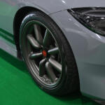 【画像】最新スポーツカーだって旧車のド定番ホイールを履きたい！　RSワタナベのエイトスポークはRZ34との相性も抜群だった【大阪オートメッセ2026】 〜 画像3