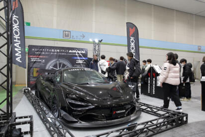 プロボックスも「パラダ」を履ける！　横浜ゴムブースに「パラダPA03」の新サイズ見参【大阪オートメッセ2026】