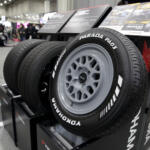 【画像】プロボックスも「パラダ」を履ける！　横浜ゴムブースに「パラダPA03」の新サイズ見参【大阪オートメッセ2026】 〜 画像4