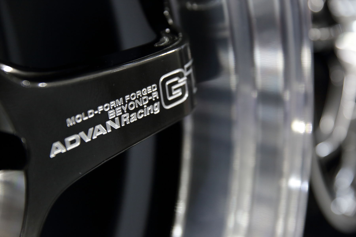 横浜ゴムブースに「パラダPA03」の新サイズ見参【大阪オートメッセ2026】 〜 画像2