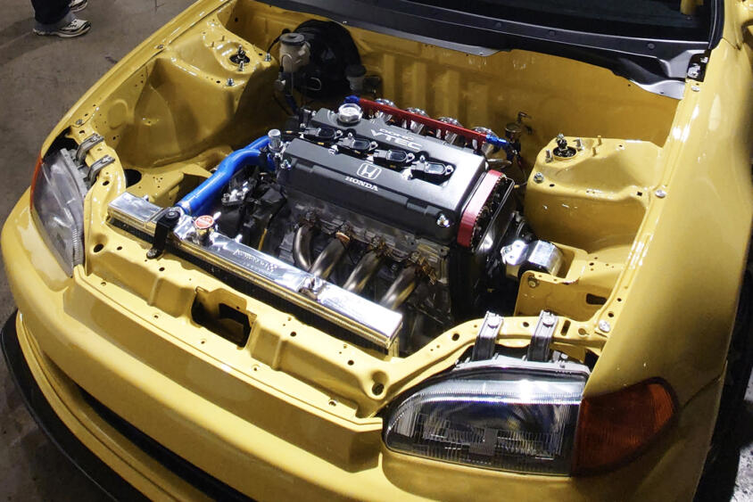 エンジンが浮いてるみたい……これで走れるってマジ？　配線が消える「ワイヤータック」がまるで芸術品だった