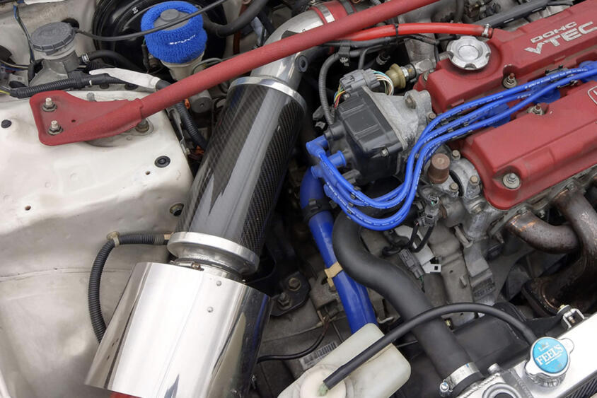 エンジンに入る空気をキレイにするエアクリーナー！　チューニングで人気の交換パーツだけどどんな効果がある？