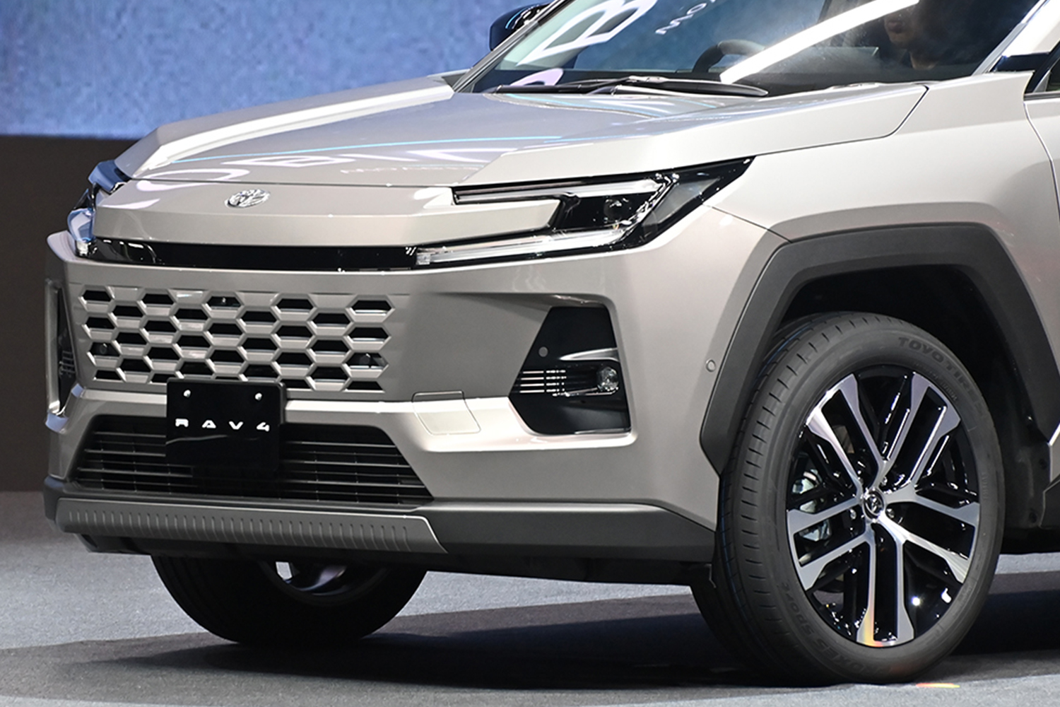 発売からすぐに抽選販売になったディーラーも！　RAV4をいち早く手に入れるには「即決」できる覚悟が必要