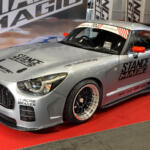 【画像】速そうなAMG GTを発見！……と思ったらなんか小さいぞ!?　ホイールメーカーの社長が趣味で作っちゃったAMG GT風カプチーノが驚愕のクオリティ【大阪オートメッセ2026】 〜 画像10