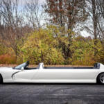 これAI画像じゃない？　違和感満点のダッジバイパーの「リムジン」レンタカーがヤバすぎる