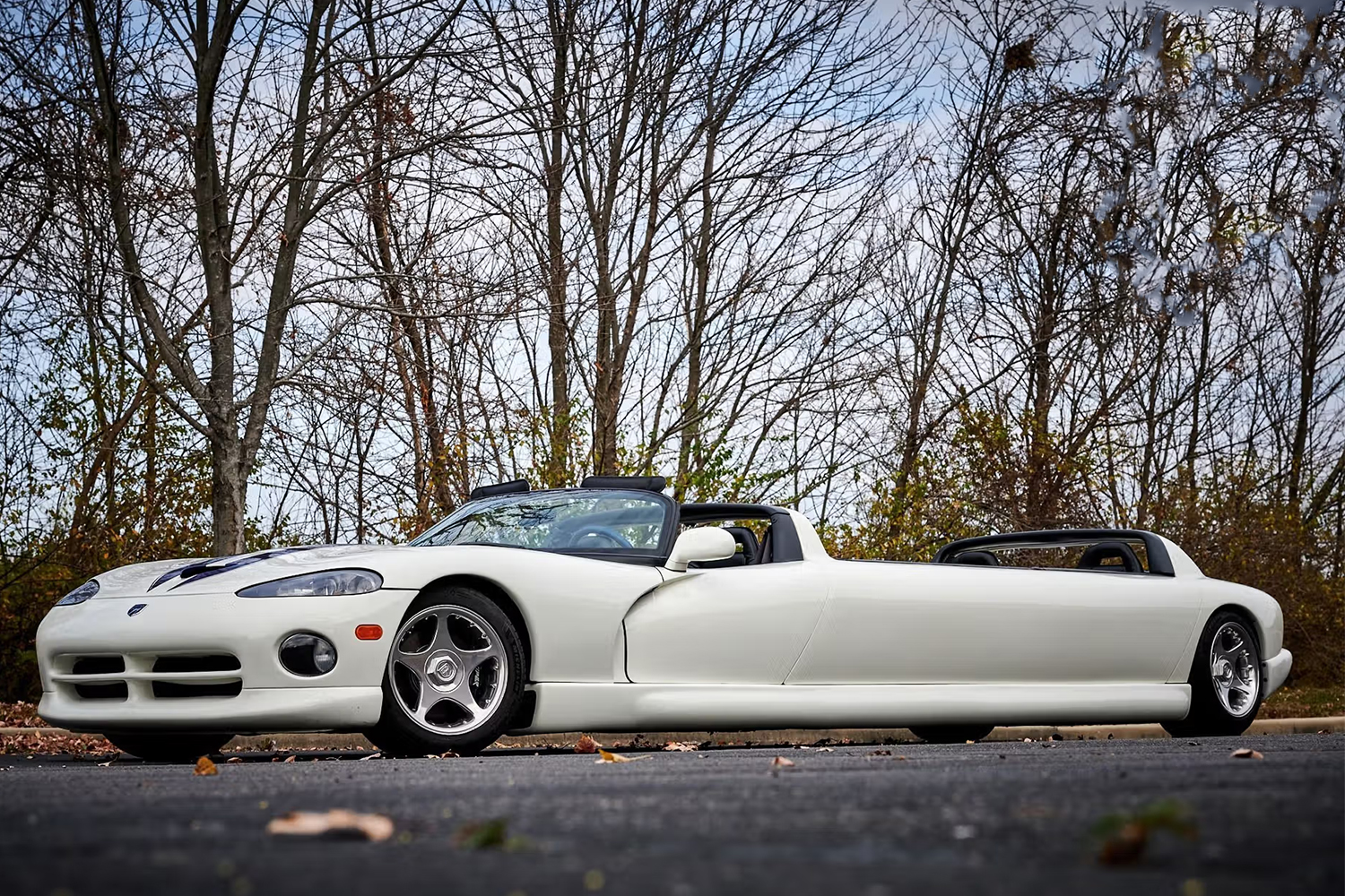 ダッジ・バイパー リムジン仕様