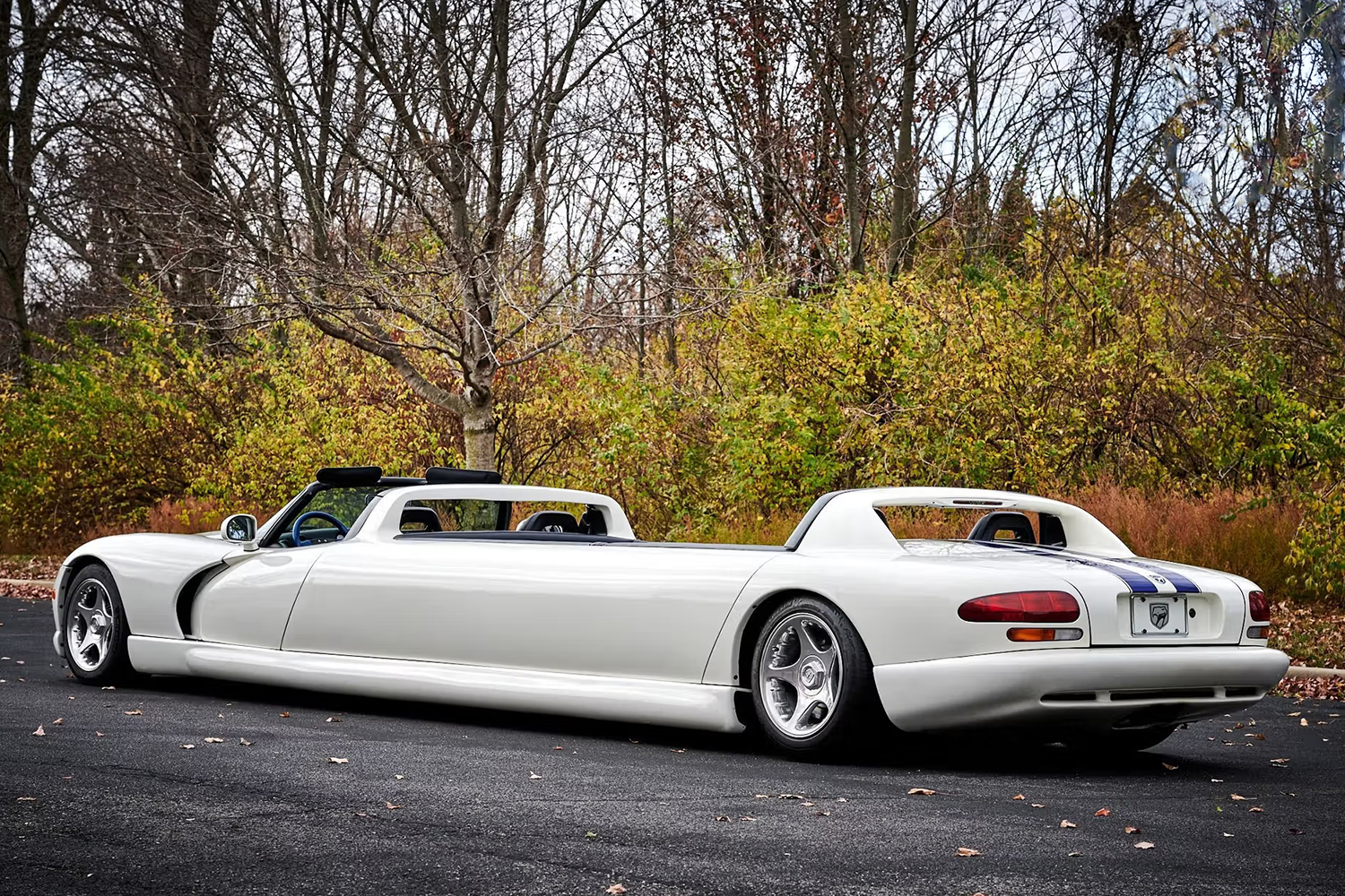 ダッジ・バイパー リムジン仕様