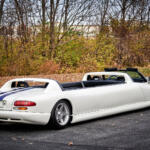 【画像】これAI画像じゃない？　違和感満点のダッジバイパーの「リムジン」レンタカーがヤバすぎる 〜 画像2