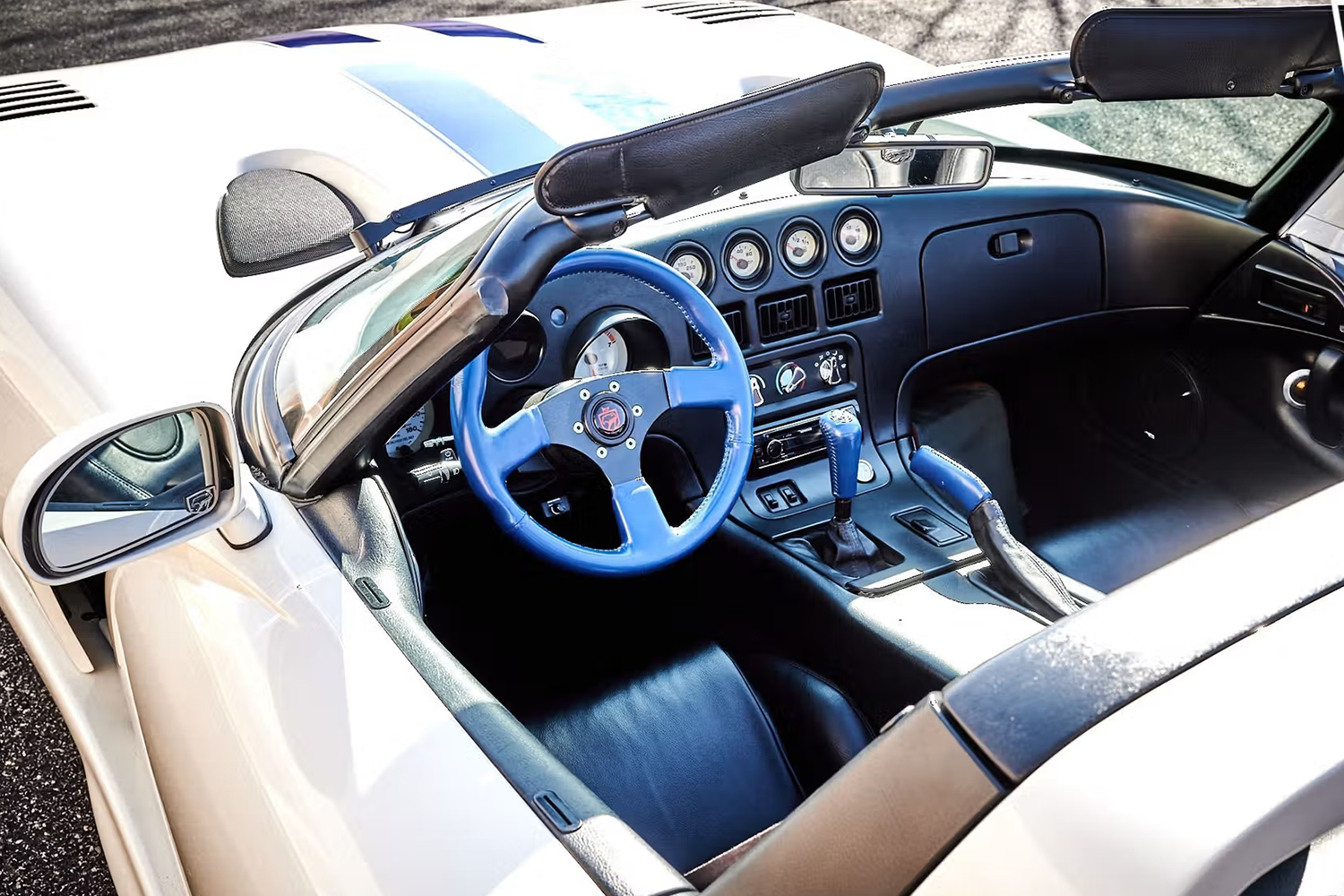 12人も乗れる狂気のダッジ・バイパー リムジン仕様の気になる中身 〜 画像4