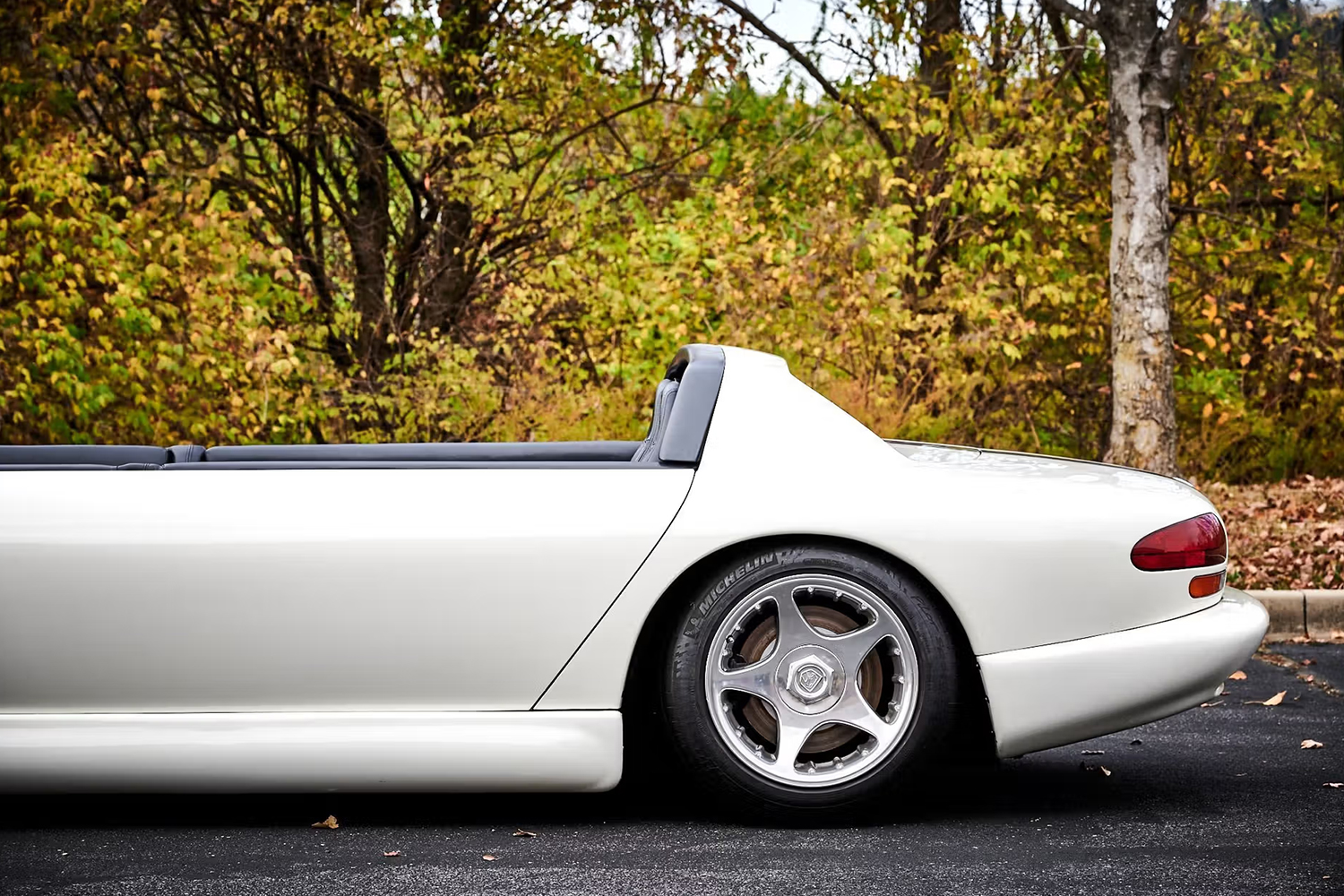 12人も乗れる狂気のダッジ・バイパー リムジン仕様の気になる中身 〜 画像8