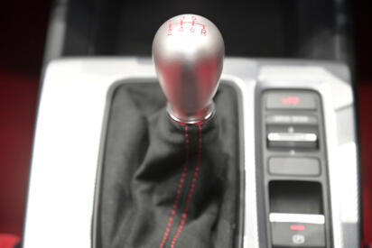 変えずに乗りたい純正パーツ！　シビックタイプＲの「シフトノブ」には代々開発者の魂が籠もっていた!!