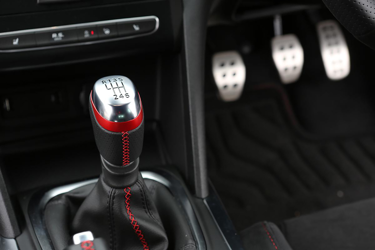 MT車のシフトノブのイメージ