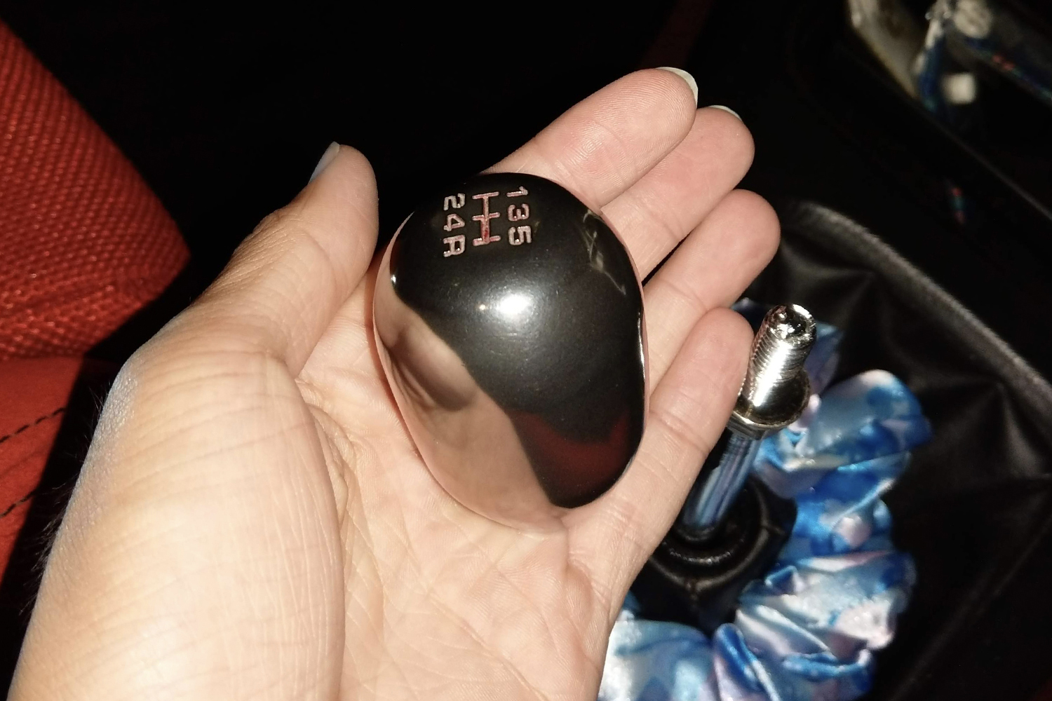 タイプRシリーズに採用されたチタン製シフトノブ