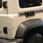 【画像】「ブロンコ」「ランクル」「ハイラックスチャンプ」に顔面整形……これぞジムニーの真骨頂！　ファンに刺さりまくる変身っぷりに脱帽【大阪オートメッセ2026】 〜 画像13