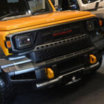 【画像】「ブロンコ」「ランクル」「ハイラックスチャンプ」に顔面整形……これぞジムニーの真骨頂！　ファンに刺さりまくる変身っぷりに脱帽【大阪オートメッセ2026】 〜 画像16