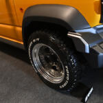 【画像】「ブロンコ」「ランクル」「ハイラックスチャンプ」に顔面整形……これぞジムニーの真骨頂！　ファンに刺さりまくる変身っぷりに脱帽【大阪オートメッセ2026】 〜 画像17