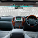 【画像】ガチの悪路走破性にセレブも乗りたい高級感をプラス！　ランクルが高級SUVの称号を手に入れた「100系」とは 〜 画像1