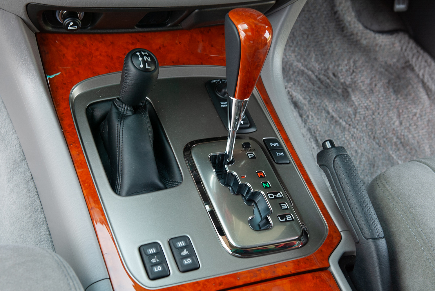 トヨタ・ランドクルーザー（100系）のシフトまわり