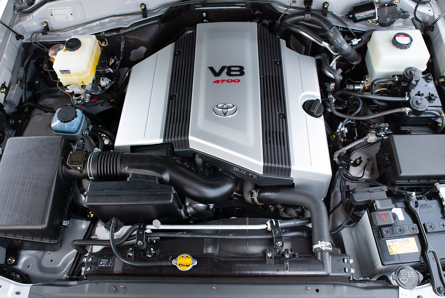 トヨタ・ランドクルーザー（100系）のエンジン