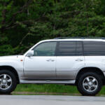 【画像】ガチの悪路走破性にセレブも乗りたい高級感をプラス！　ランクルが高級SUVの称号を手に入れた「100系」とは 〜 画像5