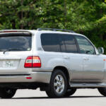 【画像】ガチの悪路走破性にセレブも乗りたい高級感をプラス！　ランクルが高級SUVの称号を手に入れた「100系」とは 〜 画像6