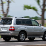 【画像】ガチの悪路走破性にセレブも乗りたい高級感をプラス！　ランクルが高級SUVの称号を手に入れた「100系」とは 〜 画像8