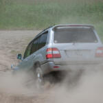 【画像】ガチの悪路走破性にセレブも乗りたい高級感をプラス！　ランクルが高級SUVの称号を手に入れた「100系」とは 〜 画像12