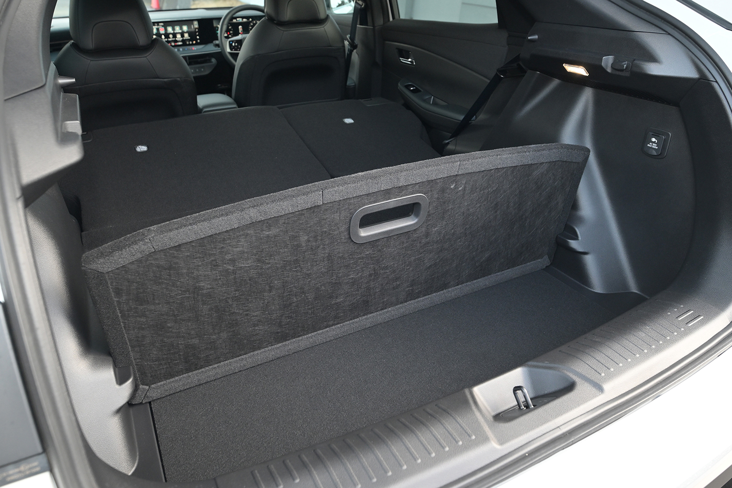 日産 新型リーフ（B7）のフレキシブルラゲッジボード 〜 画像52