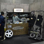 【画像】着地した姿はまるで箱！　フレームを切り貼りしてフルカスタムしたAMENDのハイエースは職人技が光る宝石箱だった【大阪オートメッセ2026】 〜 画像2