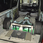 【画像】着地した姿はまるで箱！　フレームを切り貼りしてフルカスタムしたAMENDのハイエースは職人技が光る宝石箱だった【大阪オートメッセ2026】 〜 画像3