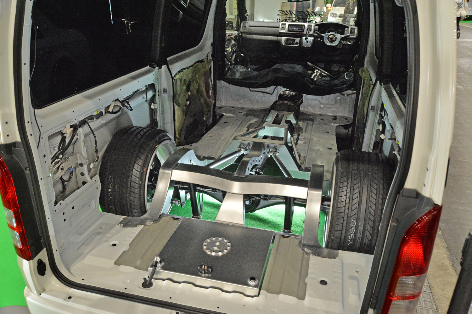 大阪オートメッセ2026に展示されていたAMENDのハイエース