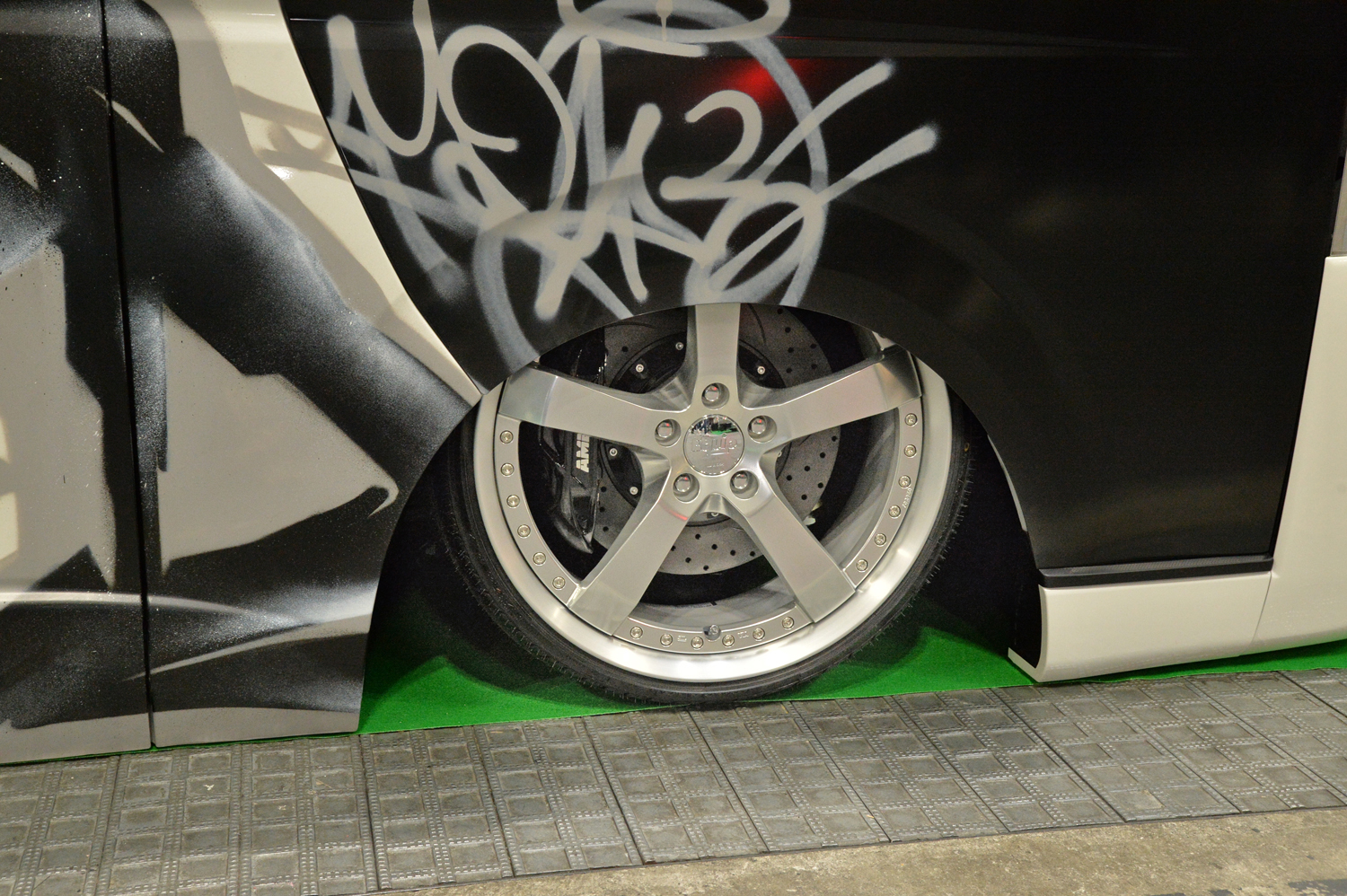 AMENDのハイエースは職人技が光りまくる宝石箱だった【大阪オートメッセ2026】 〜 画像10