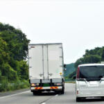 【画像】一般道でも高速でも「右車線を走るトラックが邪魔」の声はわかる……だが乗用車にいじわるされるトラックドライバーの声も聞いてくれ 〜 画像4