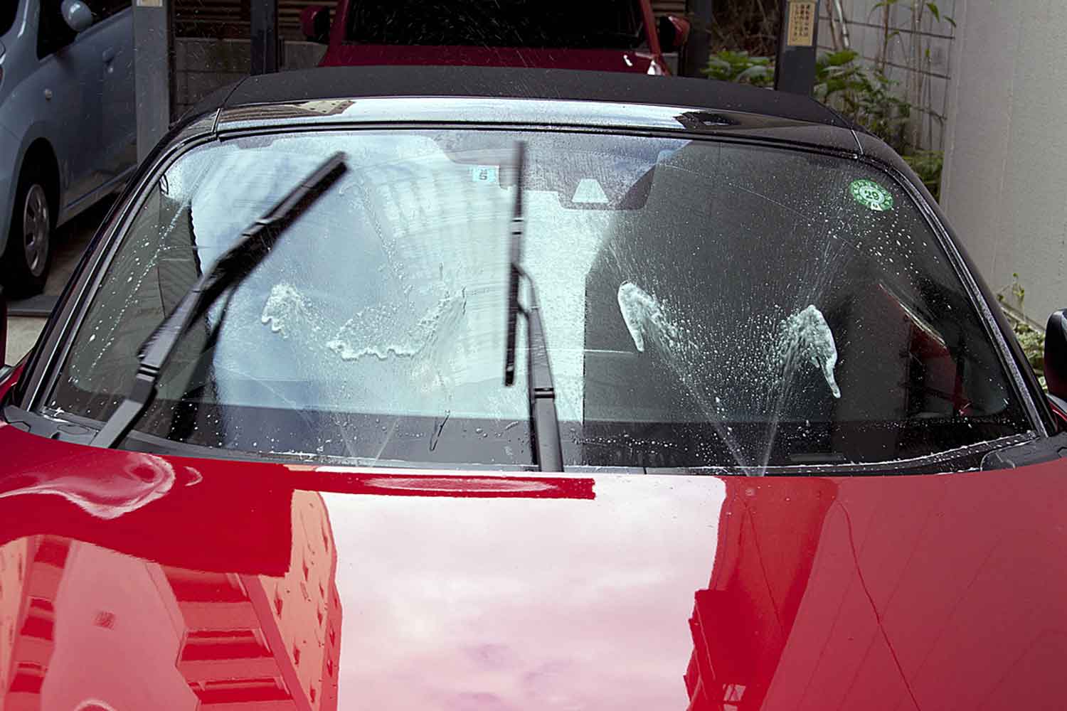 ウォッシャーを作動させたイメージ