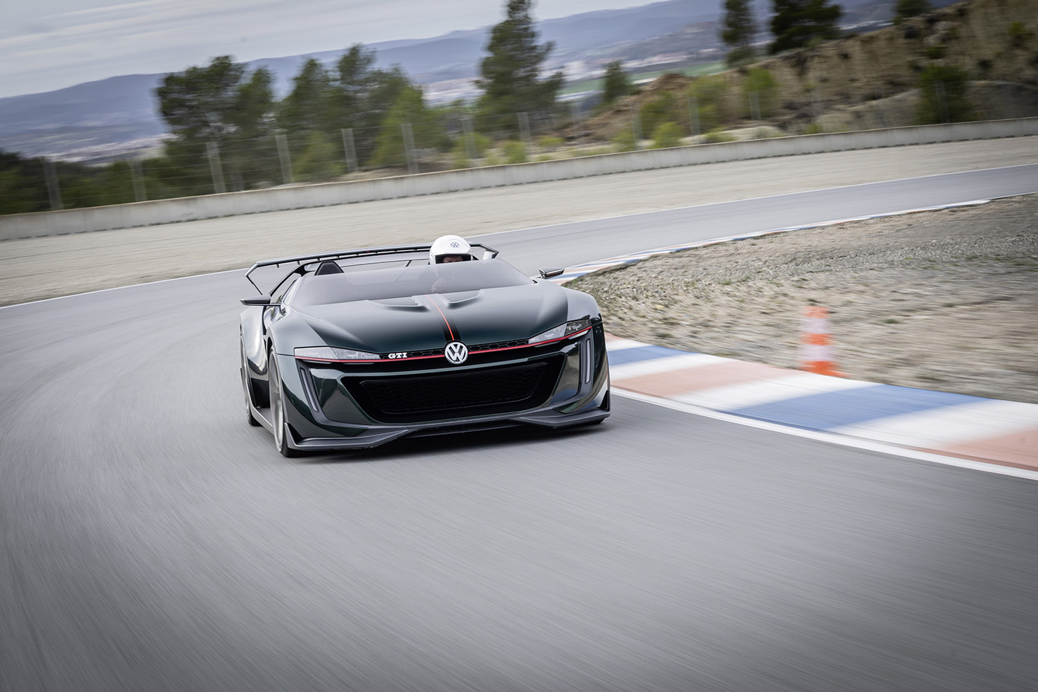 ゴルフGTI誕生50周年にあわせて歴代の激速コンセプトカーが再集結 〜 画像4